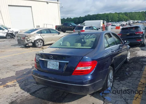 2014 Mercedes-Benz C 250 Luxury/Sport из США, поврежденный, VIN WDDGF4HB6EA917896